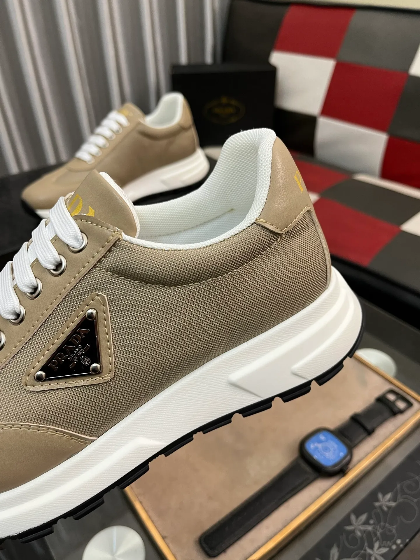 Men's shoes 💰420⌚️⌚️ PRADA [Prada] popular men's shoes, casual shoes and sports shoes! High-end quality 🍀 The upper is made of imported original cowhide 💥 cowhide lining; the original molded outsole. The style is upright and elegant, comfortable and versatile💪 Three quality guarantees Size number: 38-44, 4️⃣ colors available
